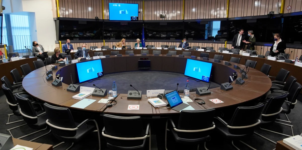 Nie ma spodziewanej dzisiaj decyzji ambasadorów Unii Europejskiej o sankcjach – dowiedziała się nasza korespondentka Katarzyna Szymańska-Borginon. Ambasadorowie wrócą do tematu sankcji jutro. 