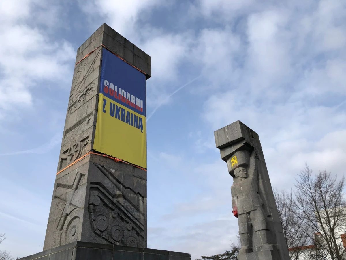 Stworzenie muzeum sztuki nowoczesnej, pomnik Kazimierza Jagiellończyka, czy upamiętnienie Mikołaja Kopernika. Według niektórych organizacji propolskich tak mogłaby wyglądać przestrzeń, gdzie obecnie znajdują się "szubienice", czyli były Pomnik Wdzięczności Armii Czerwonej.