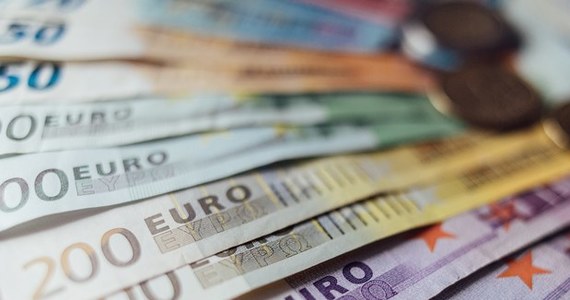 ​Unia Europejska zaczęła potrącać Polsce pieniądze za niezapłacone kary. Już obniżyła nam przesyłane fundusze o ponad 30 milionów euro. Tak informuje Ministerstwo Finansów w liście przesłanym do naszej redakcji.