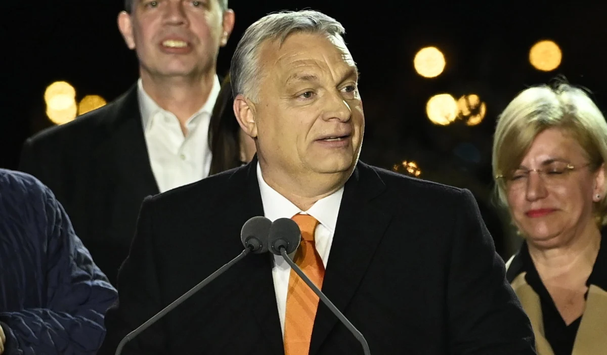 ​Premier Węgier Viktor Orban odbył rozmowę telefoniczną z prezydentem Rosji Władimirem Putinem. Orban miał mu zasugerować, by ogłosił "zawieszenie broni". Pytany o masakrę w Buczy, szef węgierskiego rządu stwierdził, że konieczne jest w tej sprawie śledztwo.