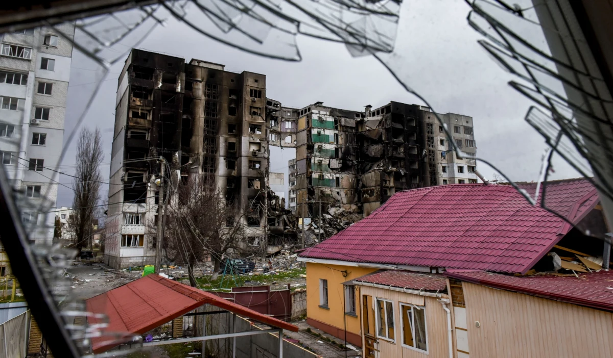 Wszędzie, gdzie było rosyjskie wojsko, znajdujemy cywilne ofiary - powiedział minister spraw wewnętrznych Ukrainy Denys Monastyrski. Wezwał ukraińskich obywateli do pomocy przy identyfikacji zabitych w rosyjskich atakach.