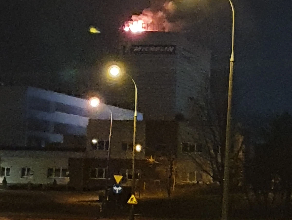 ​Pożar w fabryce opon Michelin w Olsztynie - zapaliło się poszycie dachu na budynku produkcyjnym. Nikt nie ucierpiał, a zakład pracuje normalnie. Obecnie trwa dogaszanie budynku - podała PAP rzeczniczka Michelin Polska Ewa Konopka.