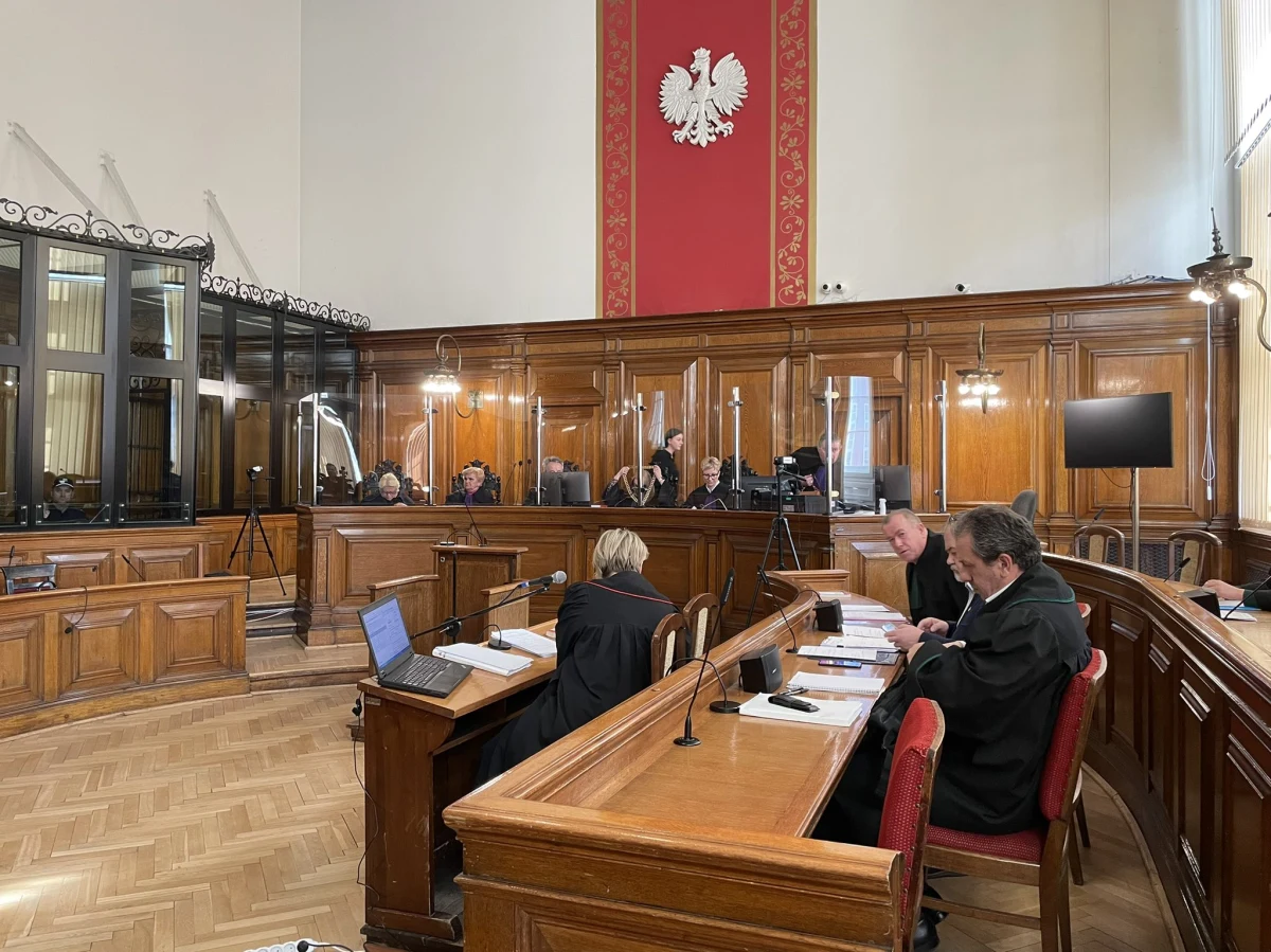 W Sądzie Okręgowym w Gdańsku odbyła się druga rozprawa w procesie Stefana W., oskarżonego o zamordowanie prezydenta Gdańska Pawła Adamowicza. Oskarżony został doprowadzony na salę, ale ponownie - tak jak na pierwszej rozprawie - nie odpowiedział na żadne zadane mu pytanie. W sądzie nie pojawiła się Magdalena Adamowicz, która miała zeznawać jako świadek. Zeznania złożyli konferansjer, który prowadził tragicznie zakończony finał WOŚP w Gdańsku i mężczyzna, który sprzedał nóż Stefanowi W. 