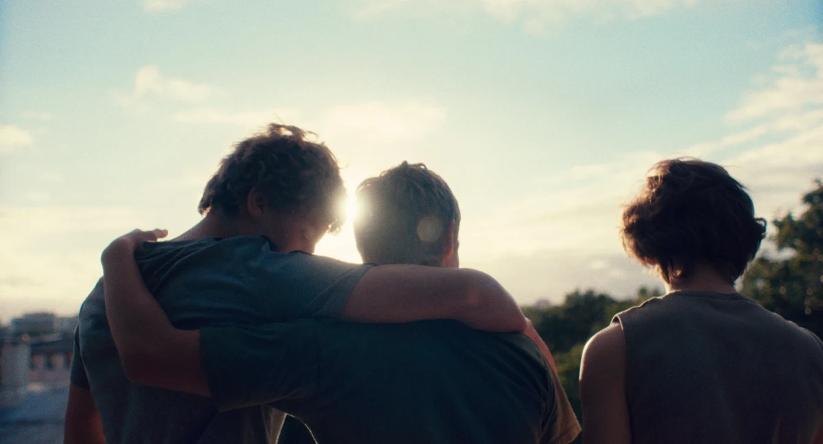 Dziesięć debiutów lub drugich filmów z różnych części świata walczy w tym roku o Krakowską Nagrodę Filmową. Połowę wyreżyserowały kobiety. Do kogo trafi 25 000 USD przekonamy się podczas gali zamknięcia 15.Mastercard OFF CAMERA już 7 maja w Krakowie. 