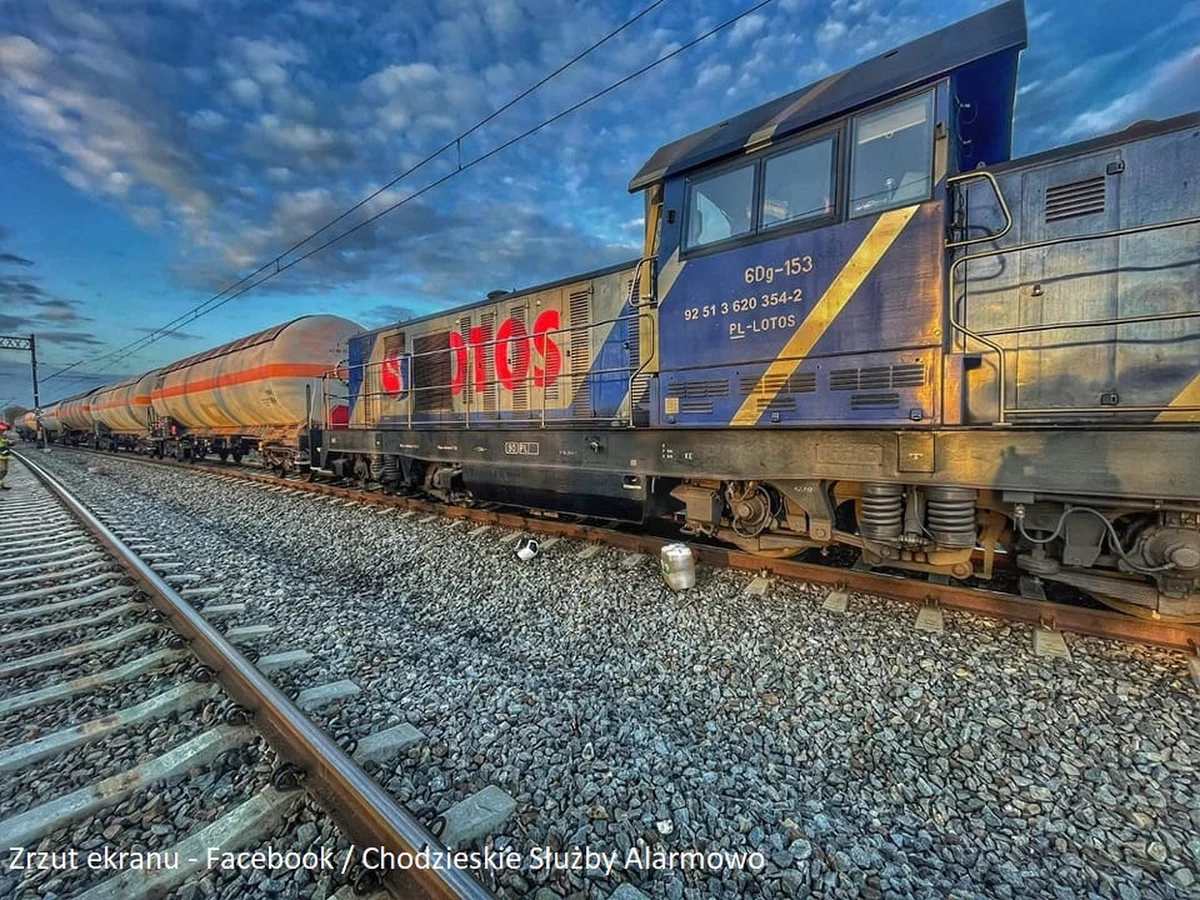 Ruch kolejowy na trasie Piła-Poznań wstrzymany, doszło tam do wycieku paliwa z pociągu towarowego.