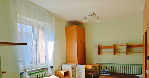 Remont akademików przy ul. Franciszkańskiej w Katowicach-Ligocie został zakończony. Ostatnie piętro drugiego budynku oddano już do użytku uchodźcom z Ukrainy. Łącznie w obu dawnych domach studenckich jest ok. 400 miejsc dla Ukraińców. Mieszkańcy wciąż jednak potrzebują wsparcia materialnego.