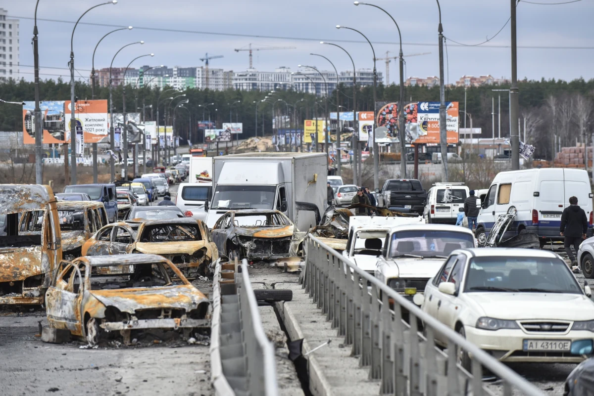 Wstrząsająca relacja mera Irpienia Ołeksandra Markuszyna nt. rosyjskiej agresji. Rosjanie rozstrzeliwali ludzi i rozjeżdżali zwłoki czołgami - mówi mer, cytowany przez portal informacyjny Ukrainska Prawda.