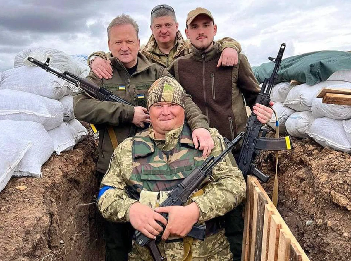 Ihor Biełanow, laureat Złotej Piłki z 1986 roku, po rozpoczęciu wojny w Ukrainie wstąpił do obrony terytorialnej i z karabinem w ręku broni swojej ojczyzny. Były piłkarz reprezentacji ZSRR jest bardzo aktywny w mediach społecznościowych.