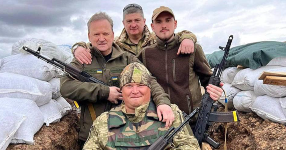 Ihor Biełanow, laureat Złotej Piłki z 1986 roku, po rozpoczęciu wojny w Ukrainie wstąpił do obrony terytorialnej i z karabinem w ręku broni swojej ojczyzny. Były piłkarz reprezentacji ZSRR jest bardzo aktywny w mediach społecznościowych.
