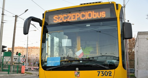 Ponad 15 tys. osób zostało zaszczepionych w specjalnym autobusie wrocławskiego MPK, który od lipca 2021 r. jeździł w różne miejsca stolicy Dolnego Śląska i okolice tego miasta.