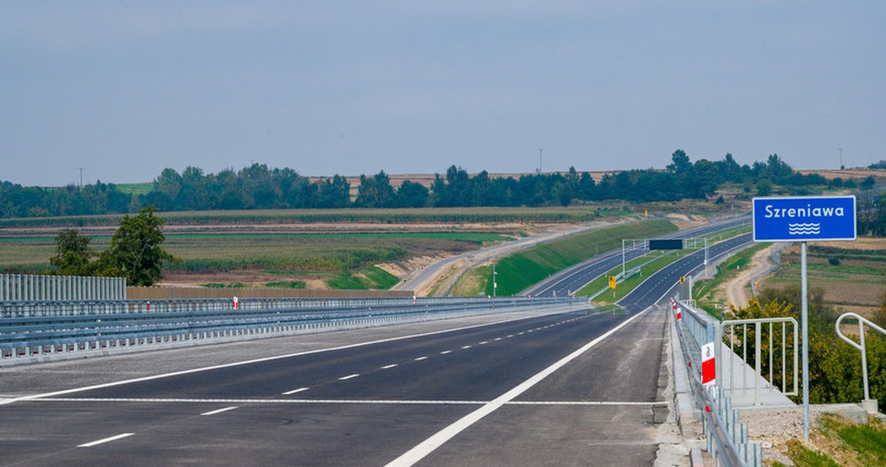 Jest prawie przy każdej drodze. Tylko po co? Można się tu zatrzymać?