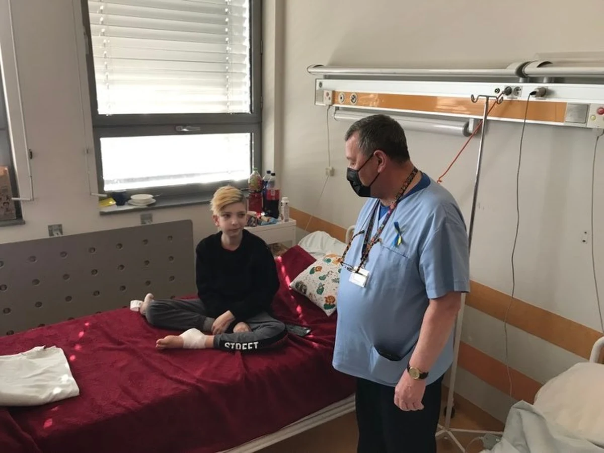 ​Na Oddział Chirurgii Dziecięcej w szpitalu imienia Marciniaka we Wrocławiu, trafił 13-letni Vołodymyr z Ukrainy, kilkukrotnie postrzelony podczas ucieczki z oblężonego Kijowa. Jego ojciec - siedzący za kierownicą samochodu, którym uciekali - zginął na miejscu. 