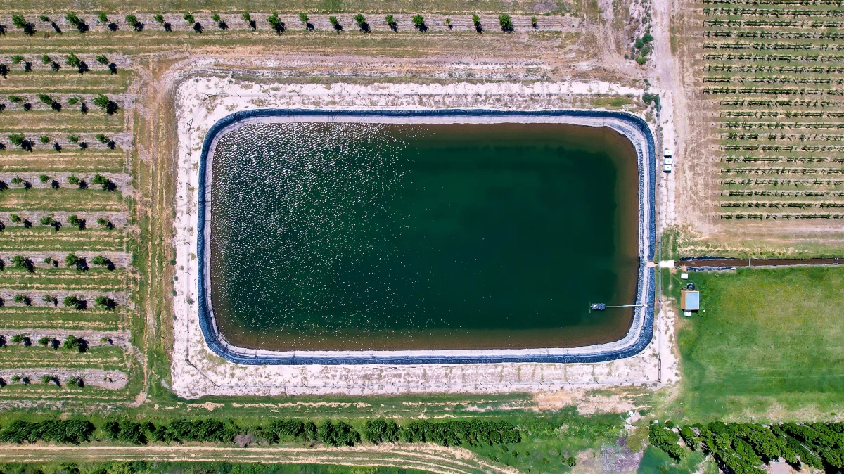 Gdańsk inwestuje w budowę zabezpieczeń przeciwpowodziowych, do 2030 roku pojemność retencyjna miejskich zbiorników ma wzrosnąć o 25%. Już wkrótce ogłoszony zostanie przetarg na wykonanie prac odwodnieniowych przy ulicach 3-go Maja i Nowe Ogrody – informuje Jędrzej Sieliwończyk z Urzędu Miejskiego w Gdańsku.
