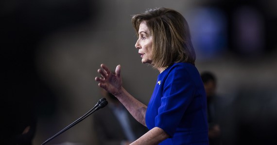 Przewodniczącą Izby Reprezentantów Kongresu USA Nancy Pelosi otrzymała pozytywny wynik testu na obecność koronawirusa - poinformował jej rzecznik Drew Hammill.