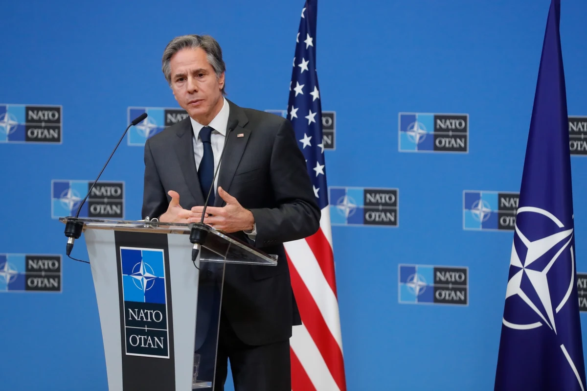 "Nie pozwolimy, aby cokolwiek przeszkodziło w wysłaniu Ukrainie broni, której potrzebuje w walce z Rosją" - powiedział dziennikarzom sekretarz stanu USA Antony Blinken po spotkaniu szefów dyplomacji państw NATO w Brukseli. 