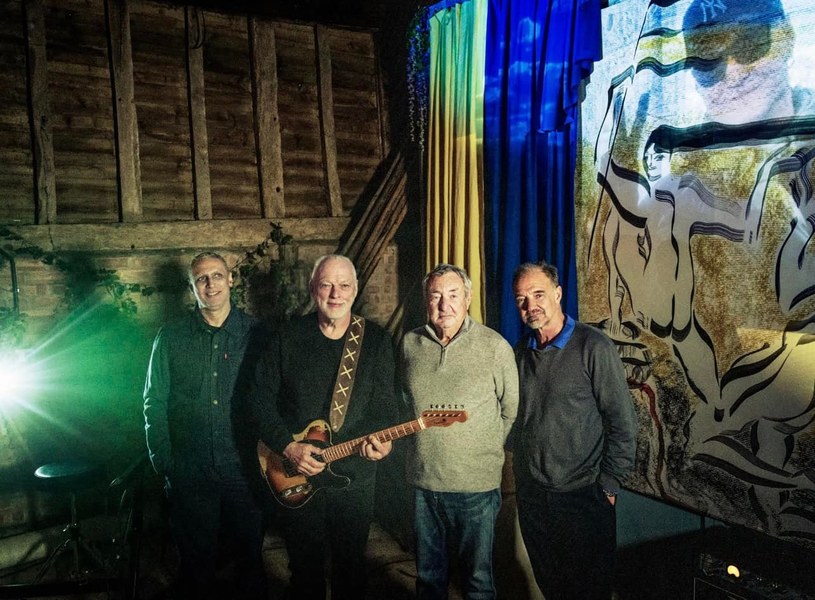 Pink Floyd zaprezentowało właśnie pierwszą od 1994 roku premierową kompozycję. Utwór "Czerwona kalina" śpiewa Andrji Chływniuk, a w tle słyszymy Davida Gilmoura i Nicka Masona. Posłuchaj!