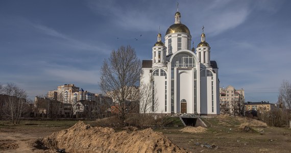 163 mieszkańców podkijowskiej Buczy - zamordowanych przez Rosjan -  zidentyfikowały do tej pory ukraińskie służby - informuje mer Anatolij Fedoruk. Na razie potwierdzono, że w mieście zginęło co najmniej 320 osób. 