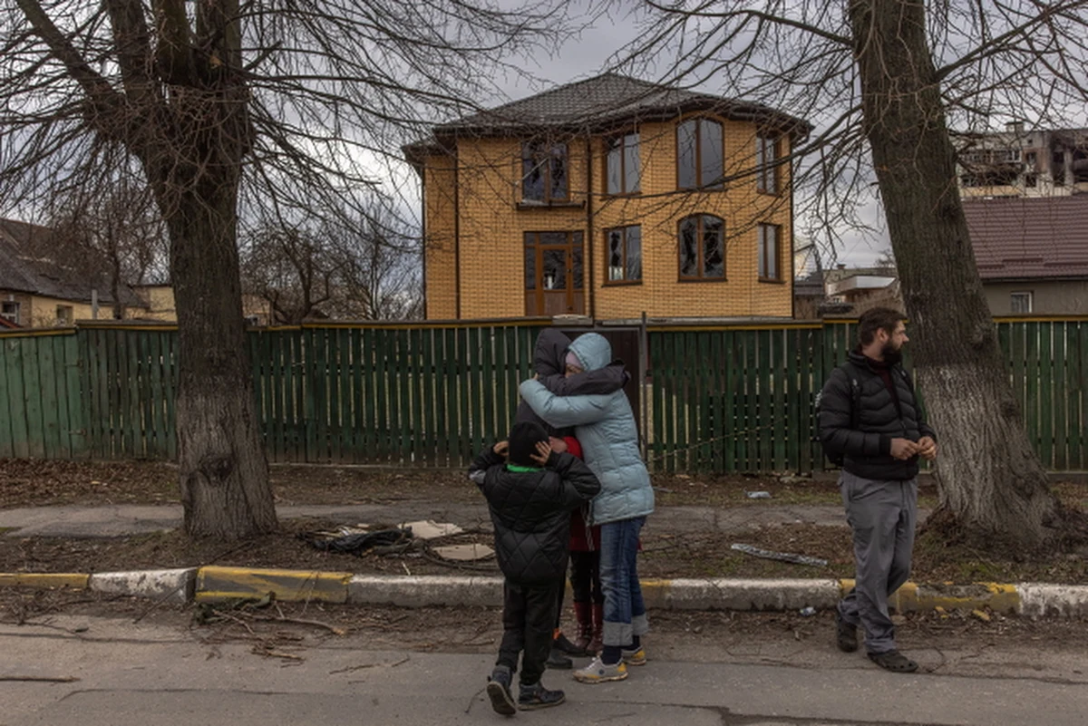 ​Rozpoczęły się ekshumacje ciał osób zabitych przez żołnierzy rosyjskich, pochowanych w zbiorowych mogiłach w Buczy pod Kijowem - poinformowała w piątek rada miasta, powołując się na mera Anatolija Fedoruka oraz wicepremier Olhę Stefaniszynę.