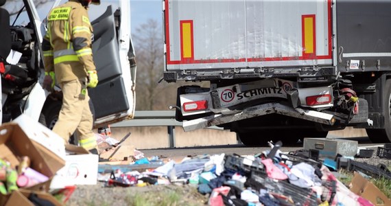 Trzy osoby zostały ranne w wypadku, do którego doszło na nowej obwodnicy Stalowej Woli i Niska. Zderzył się tam bus z TIR-em.