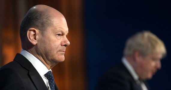 "Niemcy mogą zakończyć import ropy z Rosji w tym roku" - oświadczył kanclerz Olaf Scholz. Zastrzegł, że jego kraj będzie potrzebował więcej czasu, aby zrezygnować z rosyjskiego gazu.