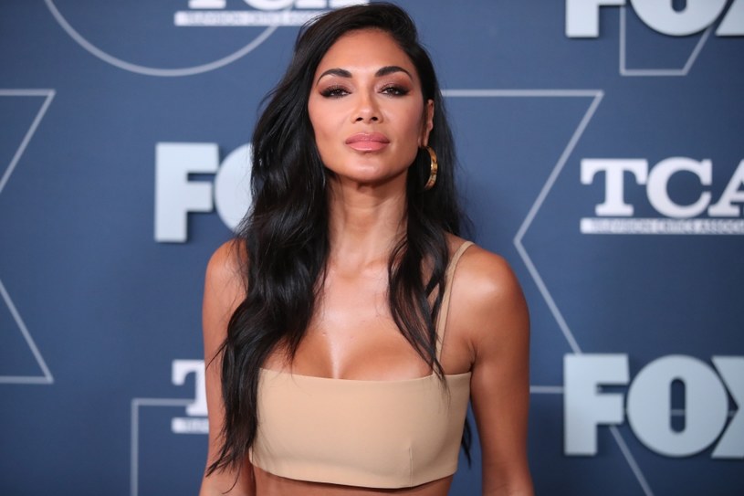 Nicole Scherzinger nie przestaje zaskakiwać. Wokalistka zdecydowała się nie tylko skrócić, ale i przefarbować włosy na blond. Jak wygląda obecnie? 