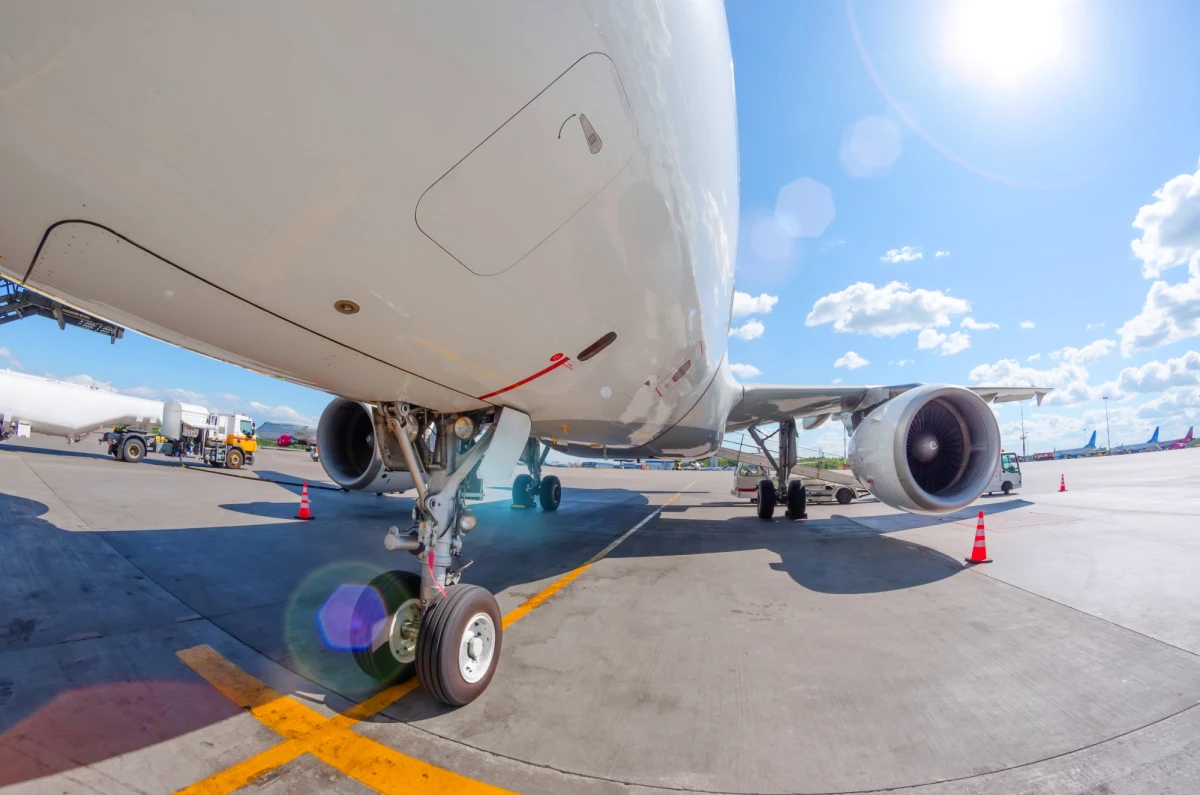 Polski samolot musiał awaryjnie lądować na Islandii. Maszyna leciała z Warszawy do Meksyku. Informację, którą otrzymaliśmy na Gorącą Linię RMF FM, potwierdził LOT. 