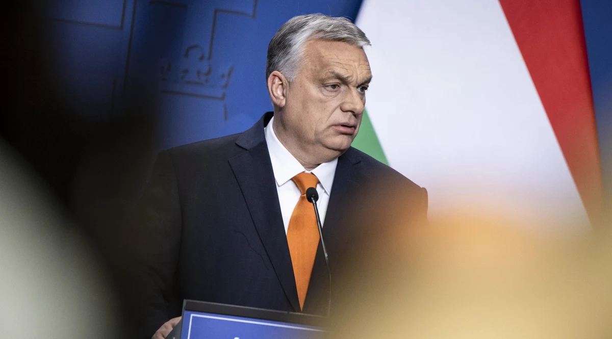 ​Prezydent Ukrainy Wołodymyr Zełenski powiedział, że czołowy polityk europejski zażądał od niego dowodów na to, że zbrodnie wojenne w Buczy nie zostały zainscenizowane. Według ukraińskich mediów chodzi o premiera Węgier Viktora Orbana, który wcześniej unikał komentowania sytuacji w podkijowskiej miejscowości, wezwał jedynie do przeprowadzenia śledztwa.