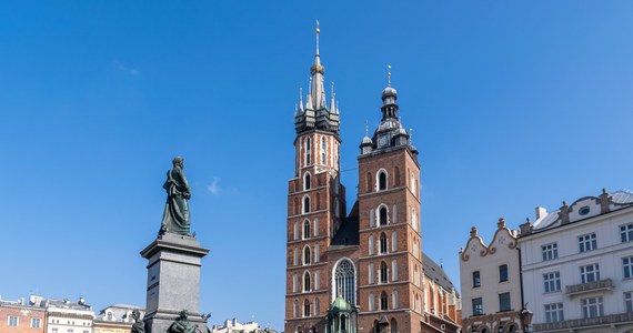 W ramach treningów i ćwiczeń dotyczących systemów alarmowania i w celu upamiętnienia 12. rocznicy katastrofy smoleńskiej, na jutro zaplanowane zostało włączenie syren alarmowych. Kraków, w którym schronienie znalazło 150 tys. uchodźców z Ukrainy, zaapelował o nieuruchamianie tego systemu.
