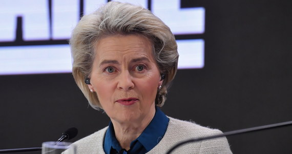 "Stand Up For Ukraine" - to konferencja zwołana przez przewodniczącą Komisji Europejskiej Ursulę von der Leyen i premiera Kanady Justina Trudeau, która odbyła się w sobotę w Warszawie. W wydarzeniu głos zabrał m.in. prezydent Andrzej Duda oraz - zdalnie - Wołodymyr Zełenski. Podsumowano kampanię prowadzoną w mediach społecznościowych, zainicjowaną przez Komisję Europejską i rząd Kanady we współpracy z międzynarodową organizacją Global Citizen. Celem kampanii jest zebranie środków finansowych dla osób przesiedlonych w Ukrainie oraz dla uchodźców, którzy zostali zmuszeni do opuszczenia kraju.