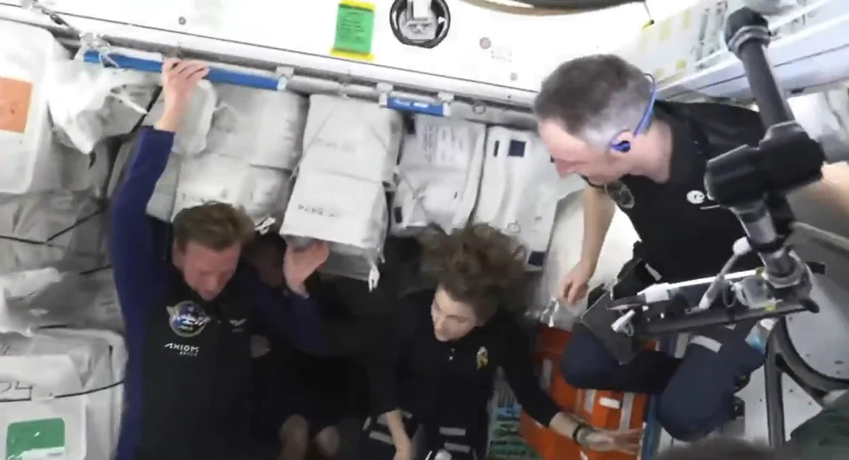 Pierwszy całkowicie prywatny zespół astronautów dotarł w sobotę bezpiecznie na Międzynarodową Stację Kosmiczną (ISS) - poinformowała na Twitterze firma Axiom Spacer, organizator misji. Operacja, w której udział bierze trzech biznesmenów, potrwa ponad tydzień.