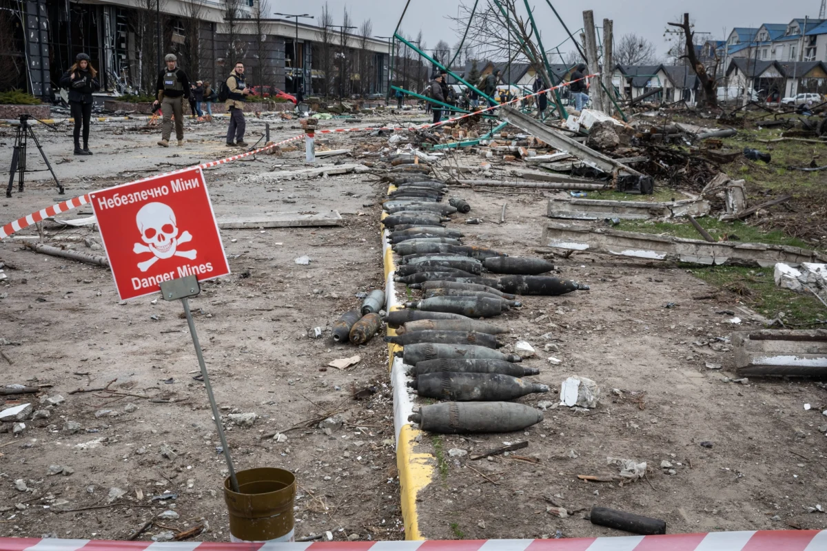 Siły rosyjskie używają improwizowanych ładunków wybuchowych (IED), by zwiększać straty i obniżać morale Ukraińców, a także atakują infrastrukturę, której zniszczenie niesie duże ryzyko ofiar cywilnych - podało w sobotę wieczorem brytyjskie ministerstwo obrony.
