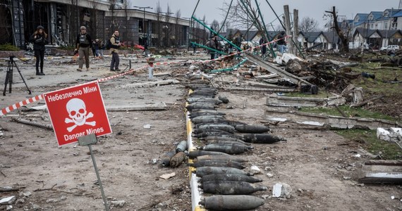 Siły rosyjskie używają improwizowanych ładunków wybuchowych (IED), by zwiększać straty i obniżać morale Ukraińców, a także atakują infrastrukturę, której zniszczenie niesie duże ryzyko ofiar cywilnych - podało w sobotę wieczorem brytyjskie ministerstwo obrony.