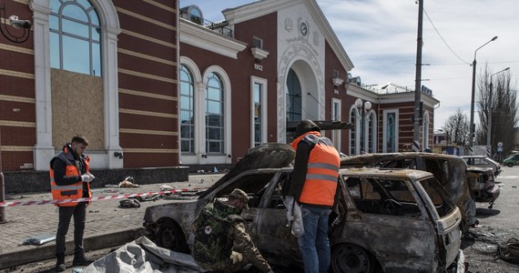 „Do tej pory wszczęto ponad 4200 postępowań karnych w związku z naruszeniem praw i zwyczajów wojennych. Obejmują one każdy ostrzał, każdą zabitą osobę” – powiedział w sobotę minister spraw wewnętrznych Ukrainy Denys Monastyrski.
