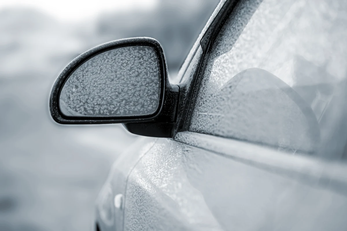 Instytut Meteorologii i Gospodarki Wodnej ostrzegł przed przymrozkami, które w niedzielę w godzinach rannych mogą wystąpić w ośmiu województwach w kraju. Miejscami prognozowany jest spadek temperatury powietrza do ok.-1 st. C, a przy gruncie w niektórych miejscach do -3 st. C.