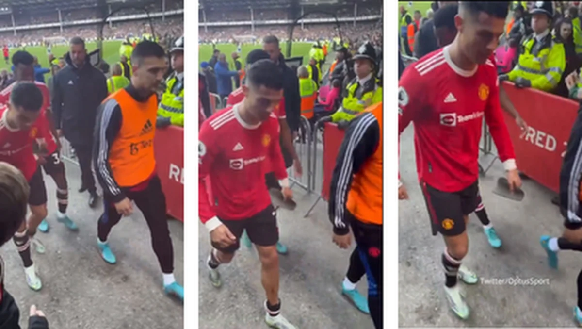 Piłkarz Manchesteru United Cristiano Ronaldo przeprosił za to, że wytrącił kibicowi telefon komórkowy po sobotniej porażce 0:1 na wyjeździe z Evertonem w 32. kolejce Premier League. Swoje zachowanie nazwał "wybuchem" i zaprosił tego fana do obejrzenia meczu na Old Trafford.