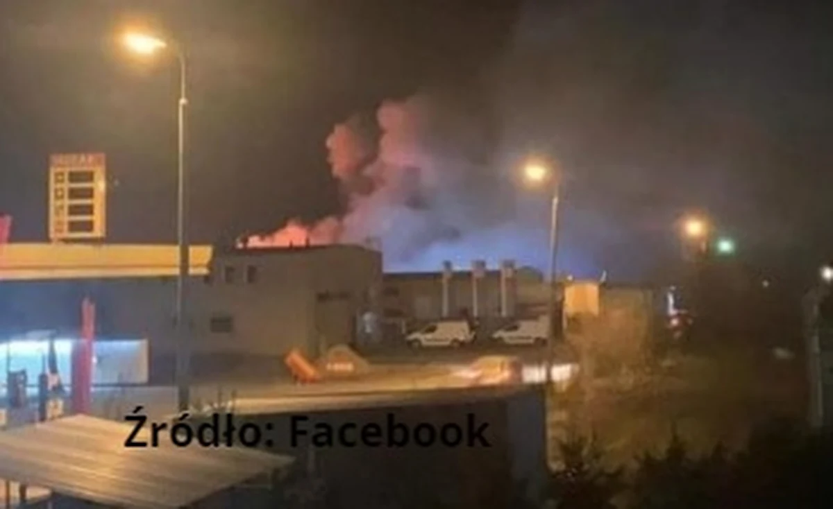 20 zastępów straży gasi pożar, który wybuchł w jednym z zakładów produkcyjnym w wielkopolskim Szamocinie. Nie ma informacji o osobach poszkodowanych.