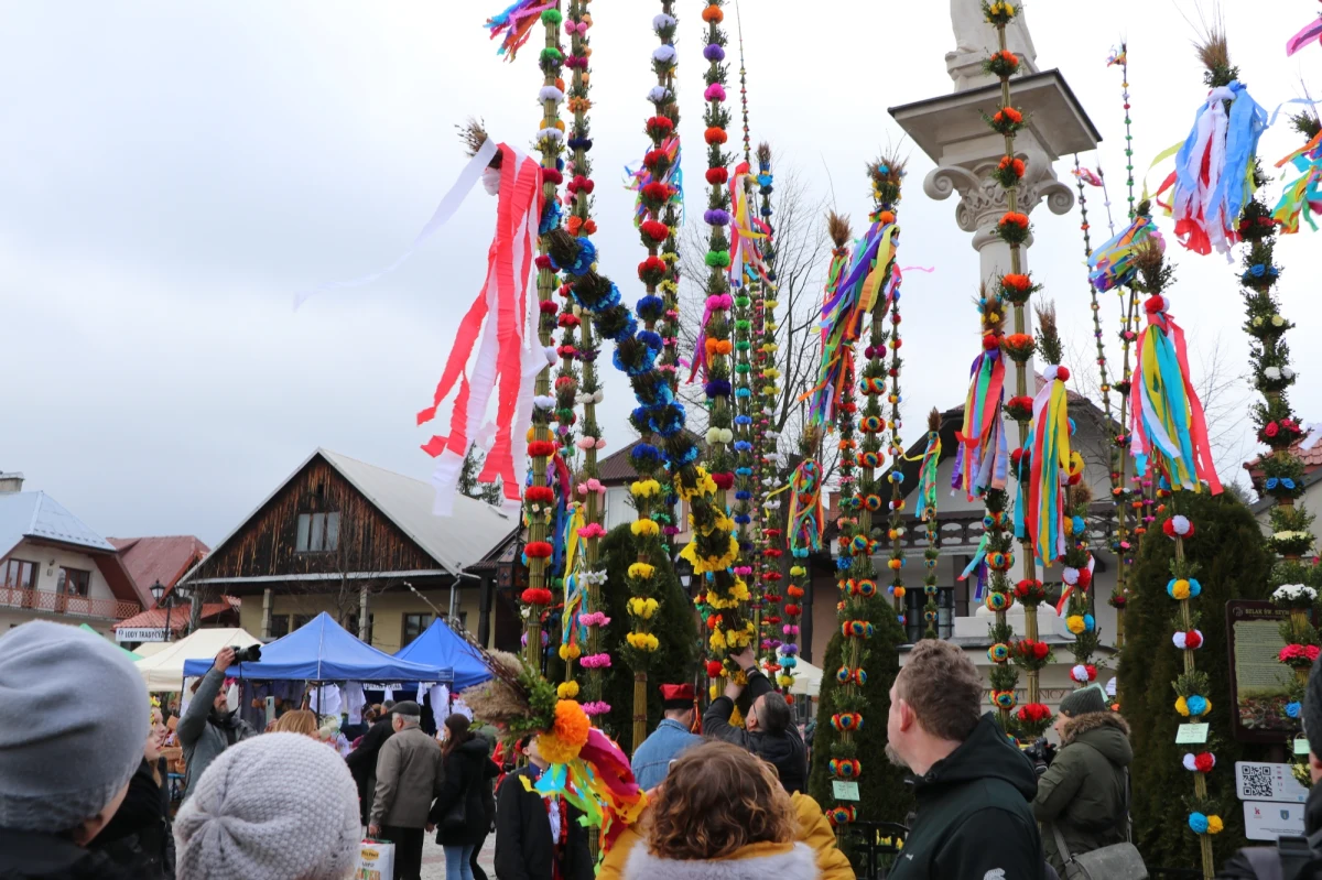Ponad 25 metrów ma najwyższa palma, która wygrała 63. konkurs palm wielkanocnych w Lipnicy Murowanej. Do konkursu zgłoszono w sumie 55 palm. 
