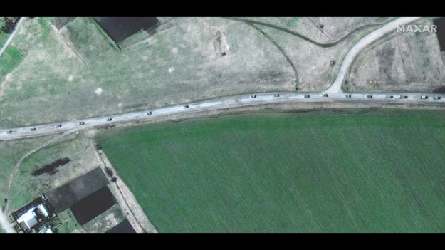 Na wschód od Charkowa zarejestrowano na zdjęciach satelitarnych konwój wojskowy rozciągający się na 12 kilometrów - poinformowała stacja CNN, powołując się na analizy Maxar Technologies.