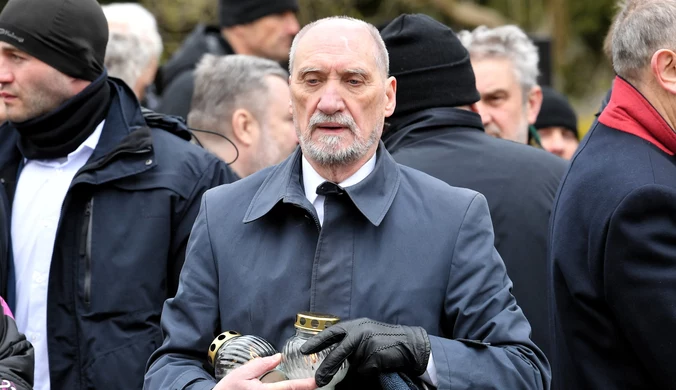 Antoni Macierewicz: Tu-154 zniszczony eksplozją. Raport w poniedziałek