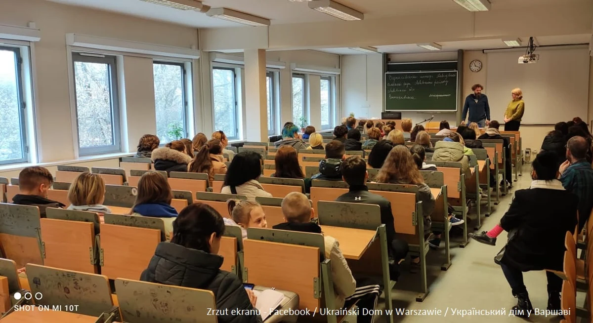 250 uczniów z Ukrainy rozpocznie w poniedziałek naukę w nowej polsko-ukraińskiej szkole w Warszawie. Placówkę stworzyły organizacje Ukraiński Dom oraz Międzynarodowa Organizacja "Save the Children".