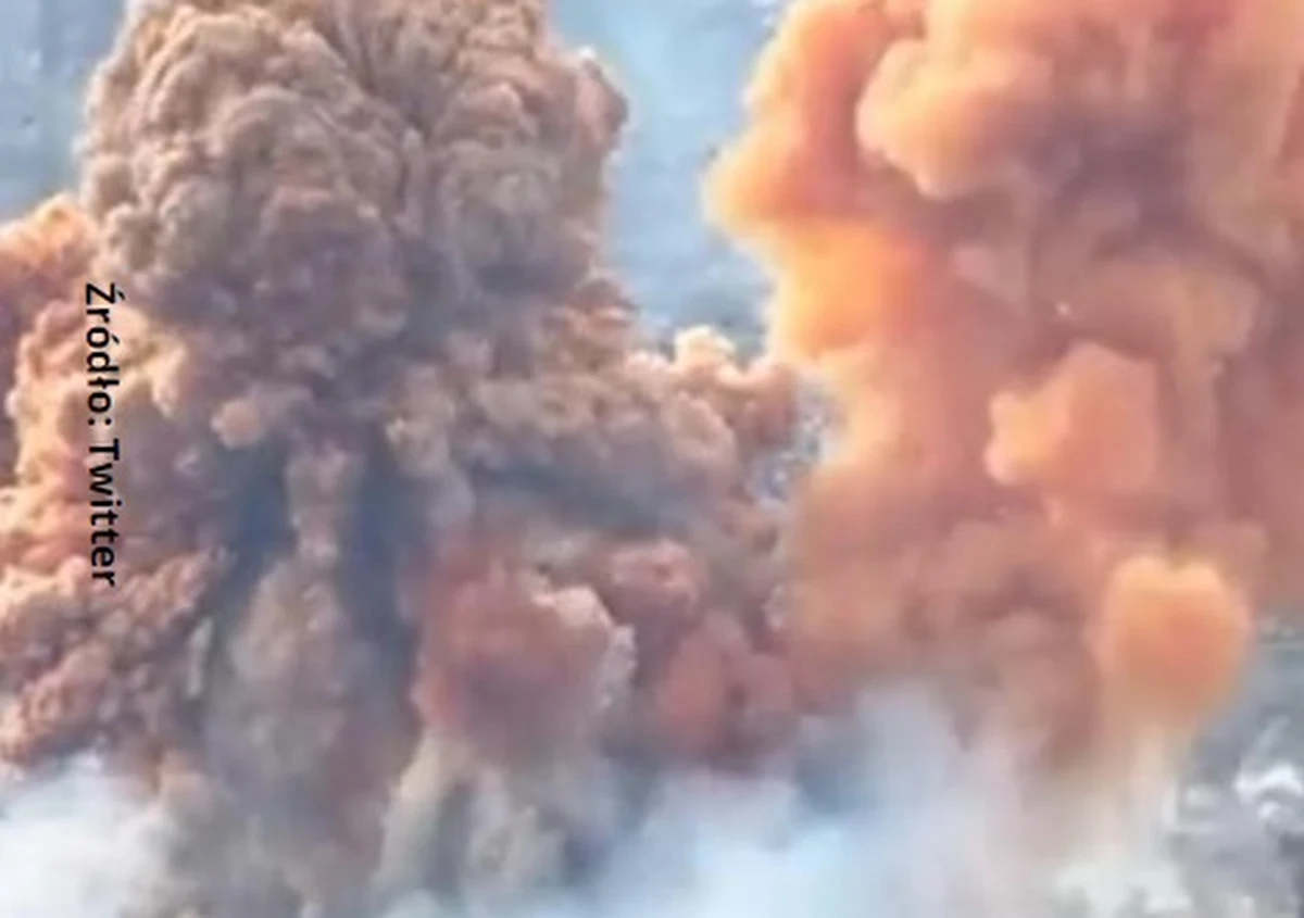 W sieci pojawiły się nagrania, na których widać gęstą chmurę czerwonego dymu unoszącego się nad miastem Rubiżne w obwodzie ługańskim na wschodzie Ukrainy. To wynik ostrzału cysterny z kwasem azotowym.