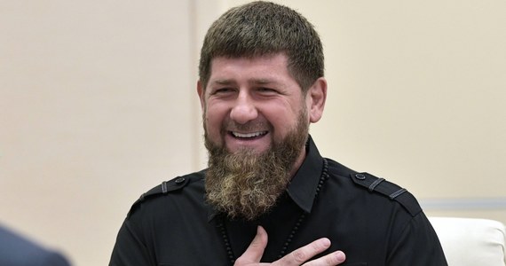 ​Czeczeński przywódca Ramzan Kadyrow w nagraniu opublikowanym na swoich mediach społecznościowych powiedział, że siły rosyjskie przeprowadzą ofensywę, by wyzwolić terytoria samozwańczych republik Doniecka i Ługańska "od szatanów", a następnie zdobędą Kijów i inne ukraińskie miasta.
