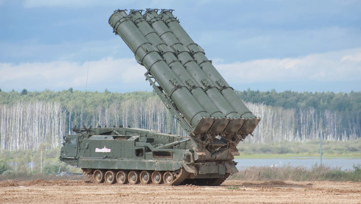 ​Ministerstwo obrony Federacji Rosyjskiej przekazało, że na obrzeżach Dniepra zniszczono baterię rakiet S-300, dostarczoną na Ukrainę z Europy. Tamtejsze media wskazują, że w ostatnich dniach takie wyposażenie przekazała Kijowowi Słowacja. Kijów i Bratysława zaprzeczają tym doniesieniom.