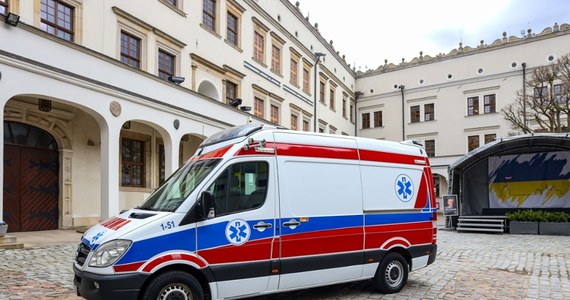 Używany ambulans, z wyposażeniem medycznym i lekami na pokładzie pojedzie ze Szczecina do Mołdawii. Sprzęt ma wspomóc ten niewielki kraj, do którego napłynęło ponad ćwierć miliona uchodźców wojennych z Ukrainy. "To ogromna pomoc, wcześniej karetek brakowało nawet dla miejscowych" - mówi konsul honorowy Mołdawii w Szczecinie.