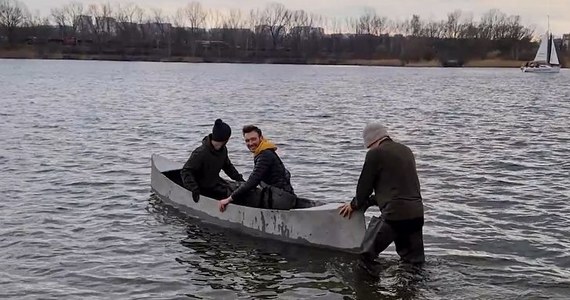 Waży ponad 100 kg i został wykonany z betonu. Studenci Politechniki Krakowskiej pomyślnie zwodowali w krakowskim zalewie Bagry nietypowy kajak. W czerwcu chcą wystartować w międzynarodowych zawodach innowacyjnych łódek w Niemczech.