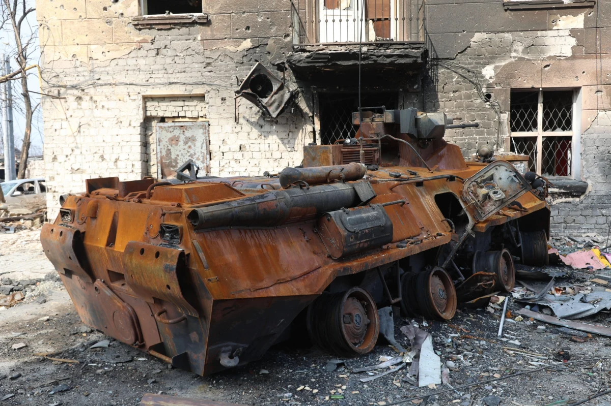 Ukraińskie wojska przygotowują się do ostatniej bitwy o przejęcie kontroli nad portowym miastem Mariupol. Jednocześnie przyznają, że kończy im się amunicja. "Pozostała nam tylko walka wręcz. Oznacza to dla części z nas śmierć, a dla pozostałych niewolę" - podano w komunikacie ukraińskiej formacji wojskowej.