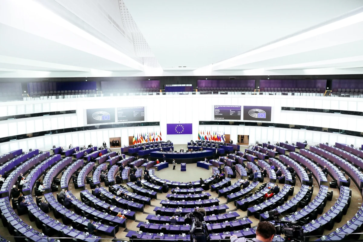 Specjalna komisja śledcza Parlamentu Europejskiego ds. Pegasusa zajmie się sprawą ujawnionego przez media inwigilowania przez jeden z krajów wysokich rangą urzędników Komisji Europejskiej. To ustalenia naszej dziennikarki w Brukseli. Przypomnijmy, agencja Reutera, powołując się na źródła w instytucjach UE, poinformowała o inwigilowaniu między innymi komisarza ds. sprawiedliwości Didiera Reyndersa. 