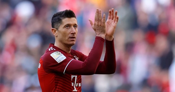 Robert Lewandowski coraz bliżej Barcelony. Jak podaje portal sport.tvp.pl, polski napastnik porozumiał się z klubem z Hiszpanii. O swojej decyzji miał już także poinformował władze Bayernu Monachium. Tymczasem interia.pl informuje, że „Lewy” do Barcelony trafi być może jeszcze latem.