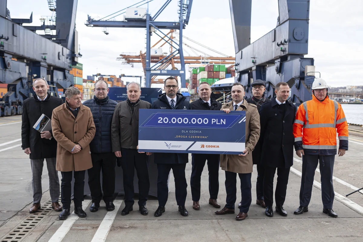 Ważny krok w budowie tak zwanej Drogi Czerwonej w Gdyni, na którą mieszkańcy Trójmiasta czekają od wielu lat. Chodzi o - potrzebne głównie dla TIR-ów - alternatywne połączenie Portu i Obwodnicy Trójmiasta. Spółka Centralny Port Komunikacyjny przekaże regionalnemu oddziałowi GDDKiA na ten cel 20 mln zł.