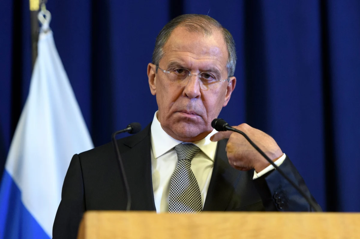 Minister spraw zagranicznych Rosji Siergiej Ławrow powiedział, że negocjacje z Ukrainą będą kontynuowane, chociaż Ukraina rzekomo często zmienia swoje stanowisko. Dodał, że Kreml nie zamierza wstrzymywać działań wojennych podczas tych rozmów. Zaprzeczył też, jakoby Rosja popełniała zbrodnie wojenne, nazywając masowe groby "zainscenizowanymi".